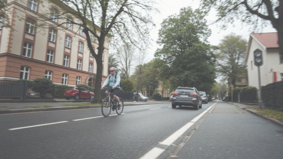 Co oznacza obowiązek zachowania bezpiecznego odstępu przy wymijaniu?