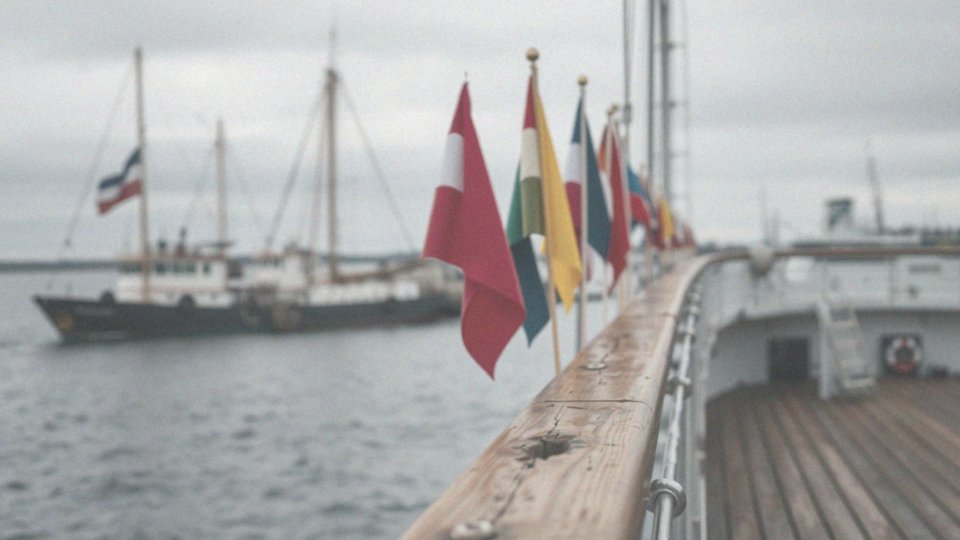Co to są flagi sygnałowe i jak je stosować?